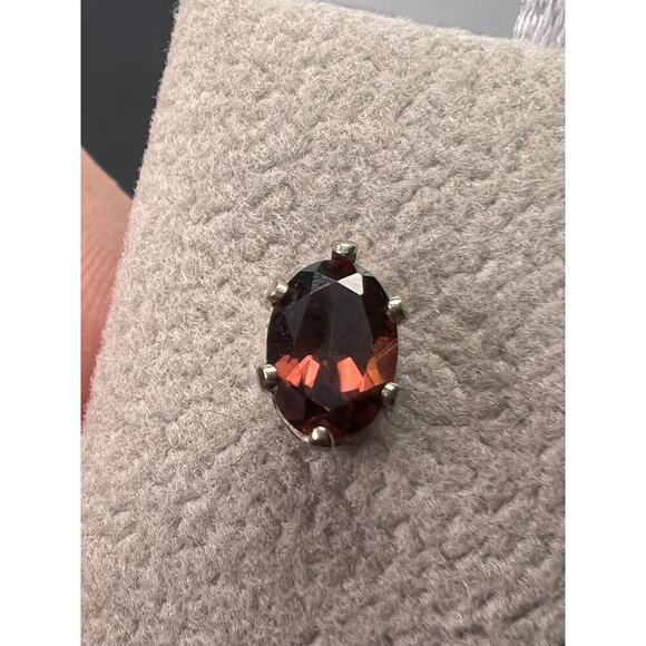 Oval cut red zircon sterling silver stud earrings - Picture 3 of 11